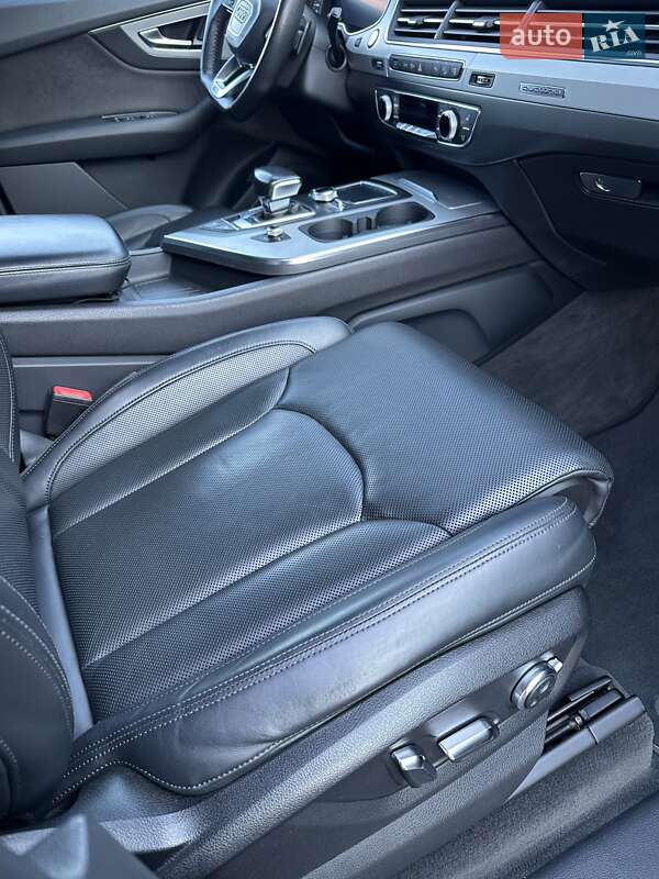 Внедорожник / Кроссовер Audi Q7 2017 в Днепре