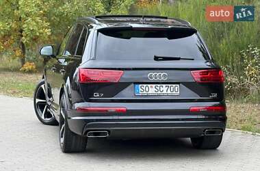 Позашляховик / Кросовер Audi Q7 2017 в  фото 45 Позашляховик / Кросовер Audi Q7 2017 в