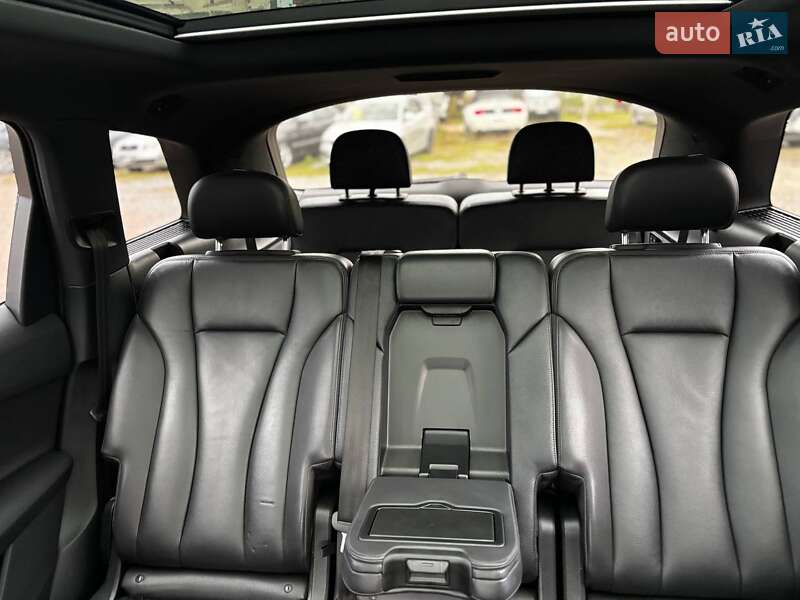 Внедорожник / Кроссовер Audi Q7 2016 в Киеве