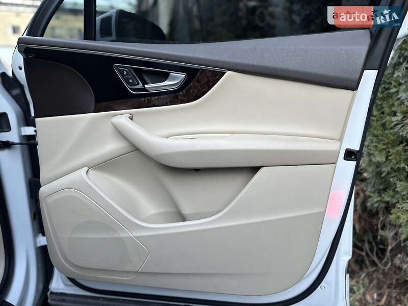 Позашляховик / Кросовер Audi Q7 2016 в Львові