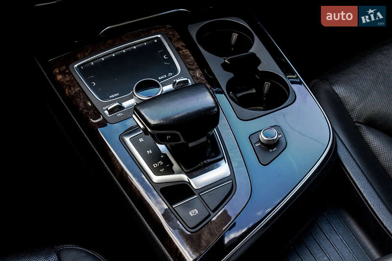 Позашляховик / Кросовер Audi Q7 2017 в Львові