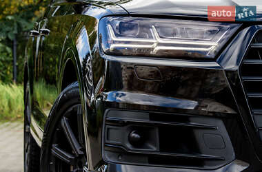 Позашляховик / Кросовер Audi Q7 2017 в  фото 24 Позашляховик / Кросовер Audi Q7 2017 в