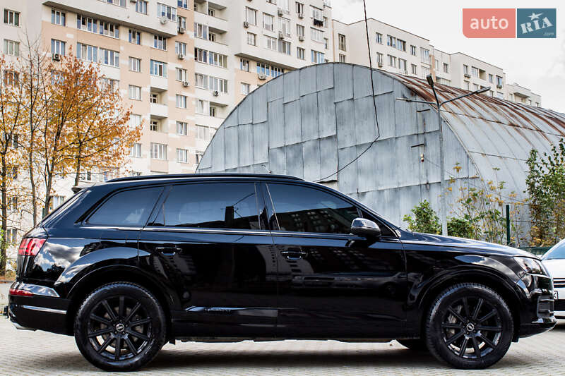 Позашляховик / Кросовер Audi Q7 2017 в Львові