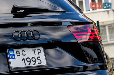 Позашляховик / Кросовер Audi Q7 2017 в  фото 18 Позашляховик / Кросовер Audi Q7 2017 в