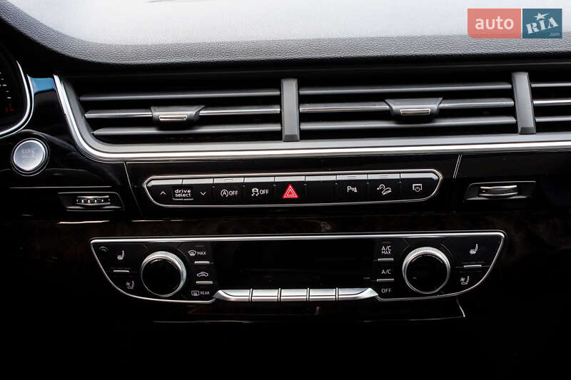 Позашляховик / Кросовер Audi Q7 2017 в Львові