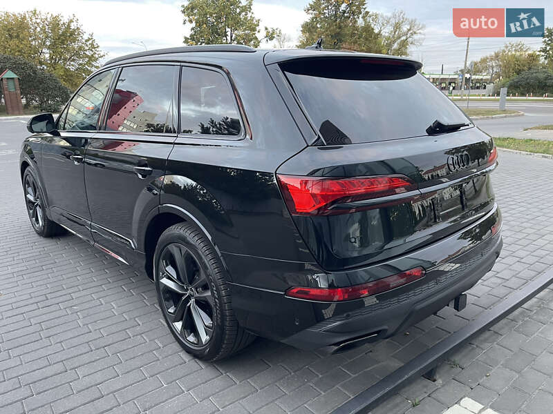Позашляховик / Кросовер Audi Q7 2024 в Ужгороді