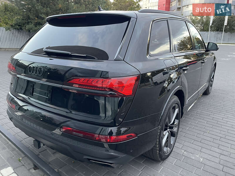 Позашляховик / Кросовер Audi Q7 2024 в Ужгороді
