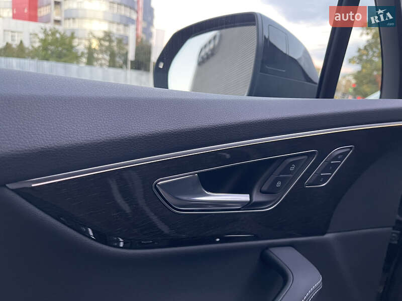 Позашляховик / Кросовер Audi Q7 2024 в Ужгороді