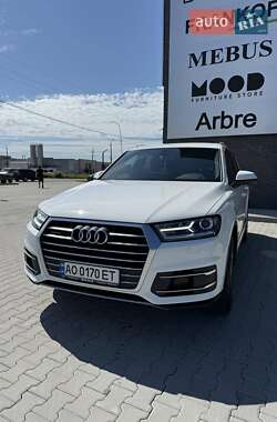 Позашляховик / Кросовер Audi Q7 2016 в Хусті