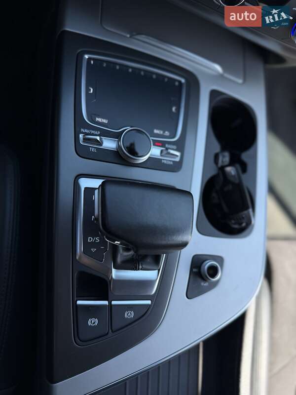 Внедорожник / Кроссовер Audi Q7 2016 в Хусте