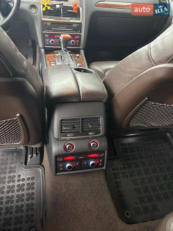 Позашляховик / Кросовер Audi Q7 2012 в Києві