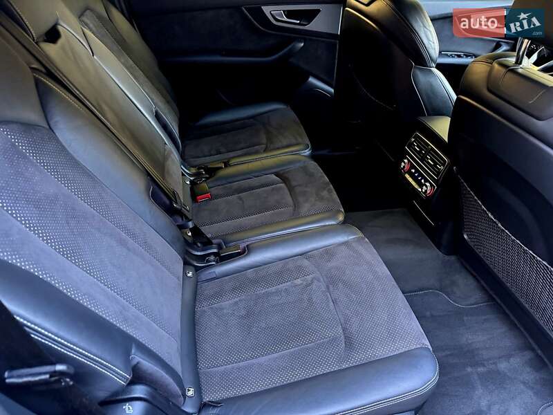 Внедорожник / Кроссовер Audi Q7 2017 в Хмельницком