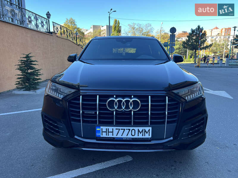 Позашляховик / Кросовер Audi Q7 2020 в Благовіщенську