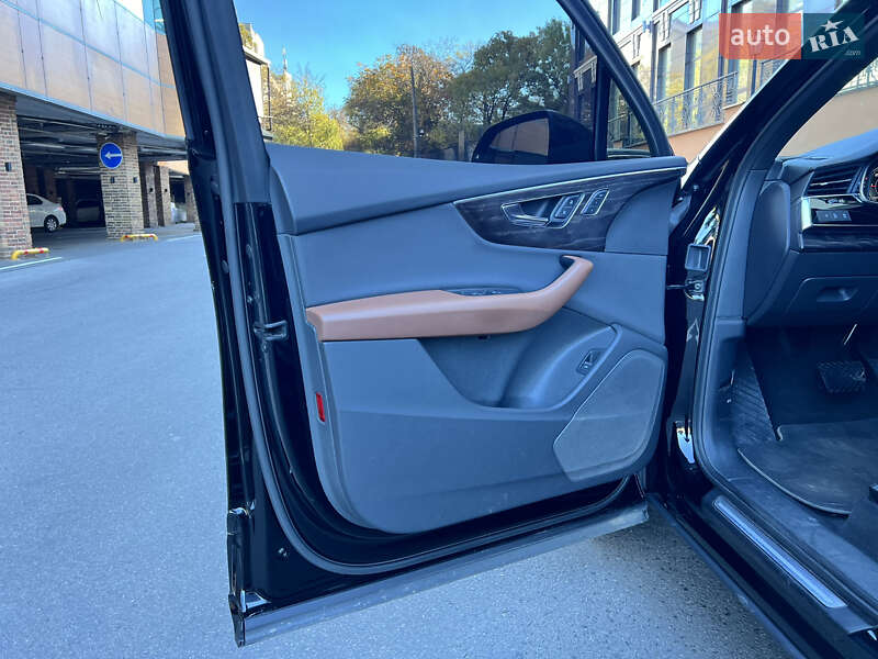 Позашляховик / Кросовер Audi Q7 2020 в Благовіщенську