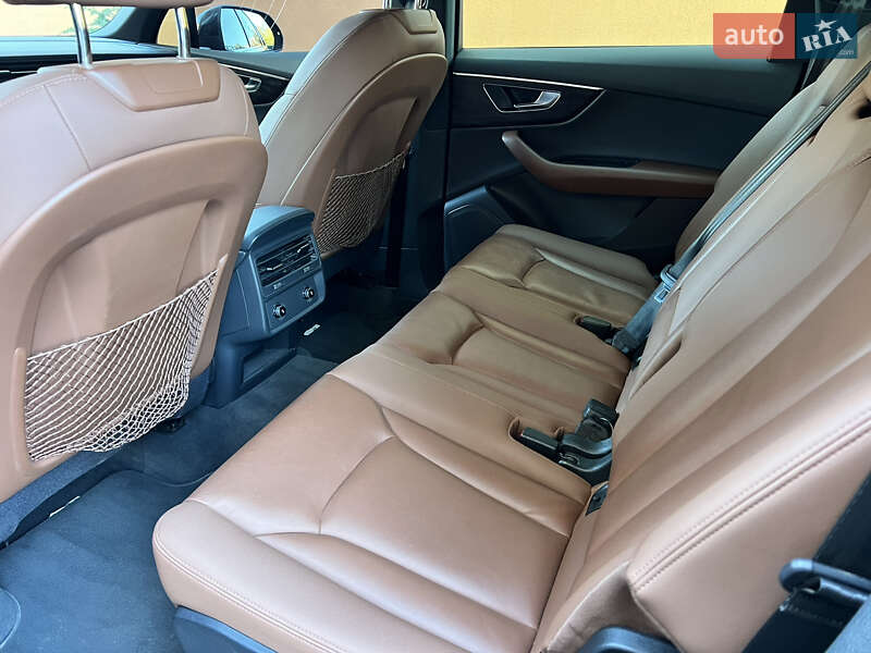 Позашляховик / Кросовер Audi Q7 2020 в Благовіщенську