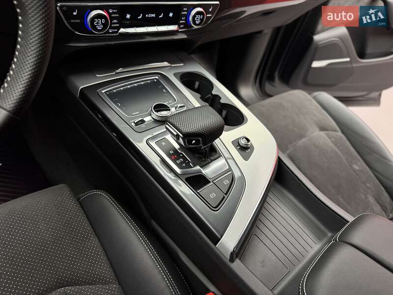 Позашляховик / Кросовер Audi Q7 2019 в Києві