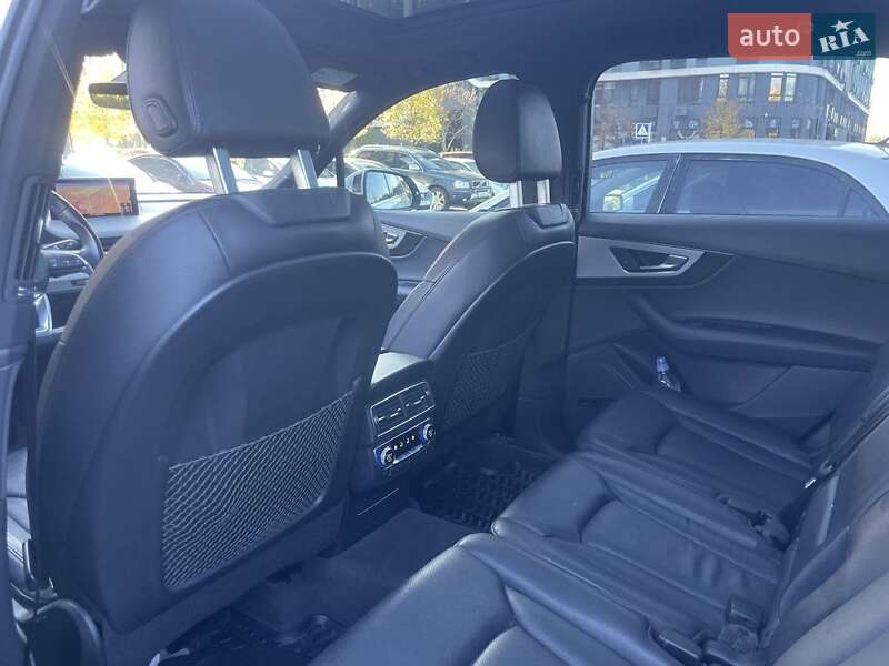 Позашляховик / Кросовер Audi Q7 2017 в Києві