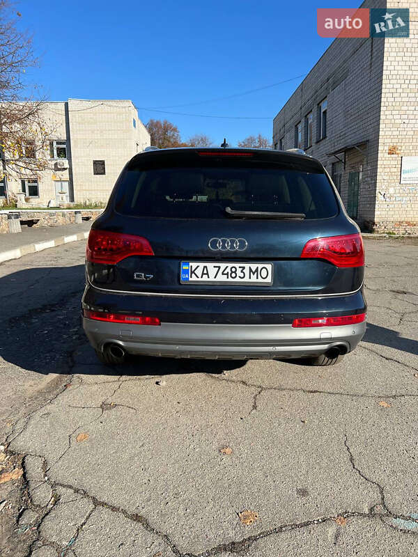 Внедорожник / Кроссовер Audi Q7 2010 в Обухове