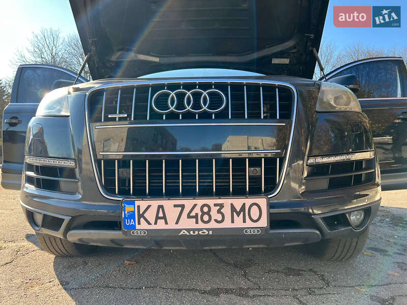 Внедорожник / Кроссовер Audi Q7 2010 в Обухове