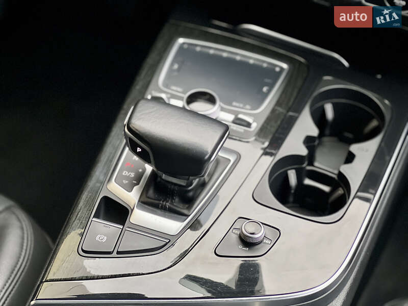 Внедорожник / Кроссовер Audi Q7 2016 в Ровно