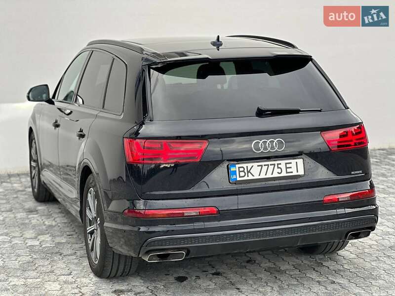 Внедорожник / Кроссовер Audi Q7 2017 в Ровно