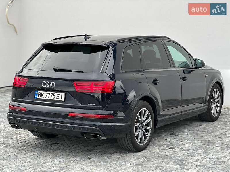 Внедорожник / Кроссовер Audi Q7 2017 в Ровно