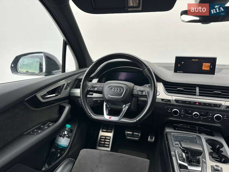 Внедорожник / Кроссовер Audi Q7 2017 в Ровно