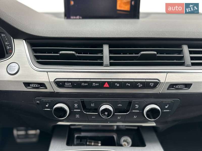 Внедорожник / Кроссовер Audi Q7 2017 в Ровно