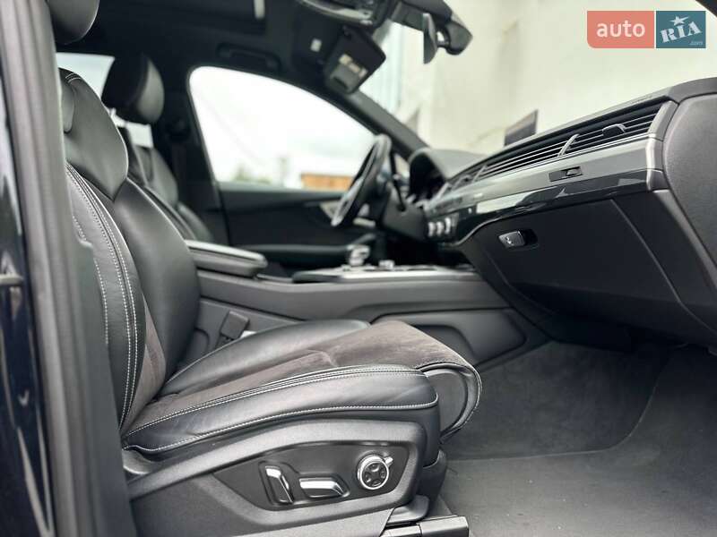 Внедорожник / Кроссовер Audi Q7 2017 в Ровно