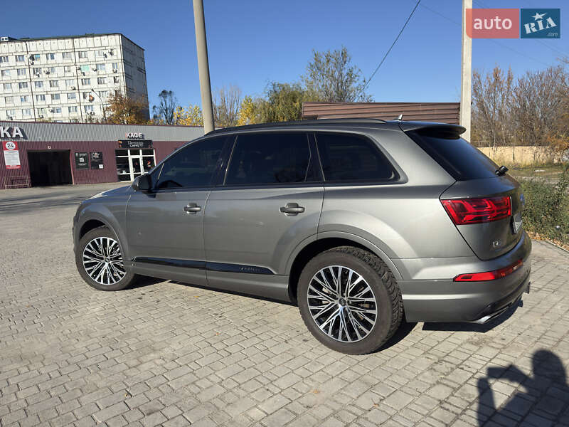 Позашляховик / Кросовер Audi Q7 2015 в Запоріжжі