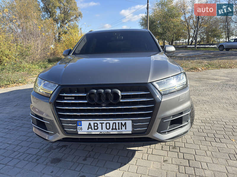 Позашляховик / Кросовер Audi Q7 2015 в Запоріжжі