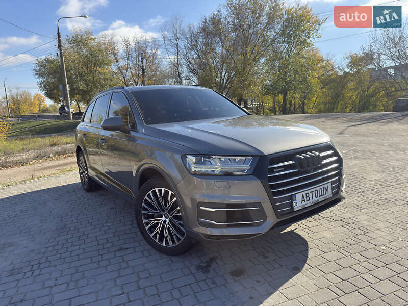 Позашляховик / Кросовер Audi Q7 2015 в Запоріжжі