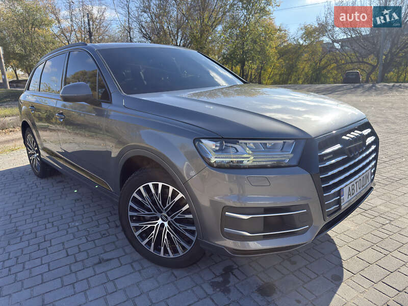 Позашляховик / Кросовер Audi Q7 2015 в Запоріжжі