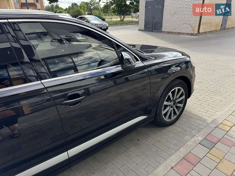 Внедорожник / Кроссовер Audi Q7 2017 в Сарнах