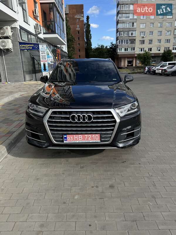 Внедорожник / Кроссовер Audi Q7 2017 в Сарнах