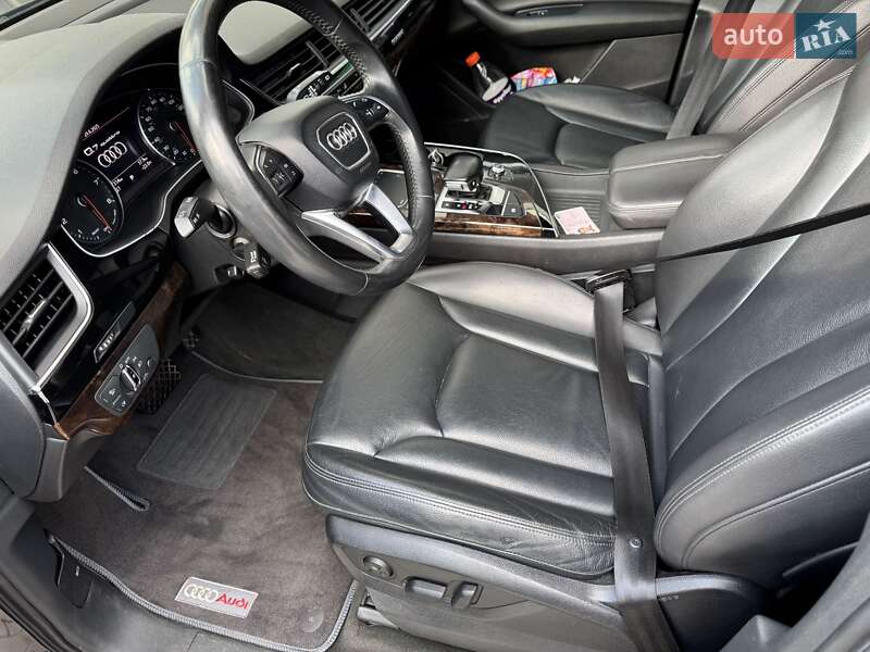 Внедорожник / Кроссовер Audi Q7 2017 в Сарнах