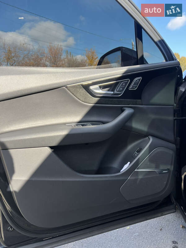 Внедорожник / Кроссовер Audi Q7 2017 в Запорожье