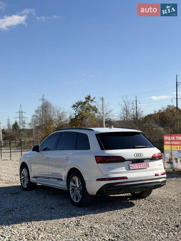 Позашляховик / Кросовер Audi Q7 2020 в Новояворівську