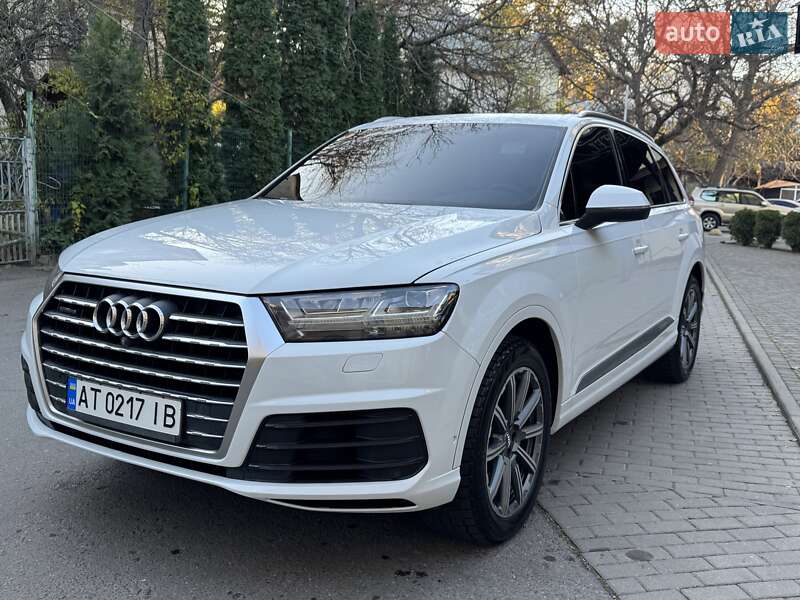 Внедорожник / Кроссовер Audi Q7 2017 в Черновцах