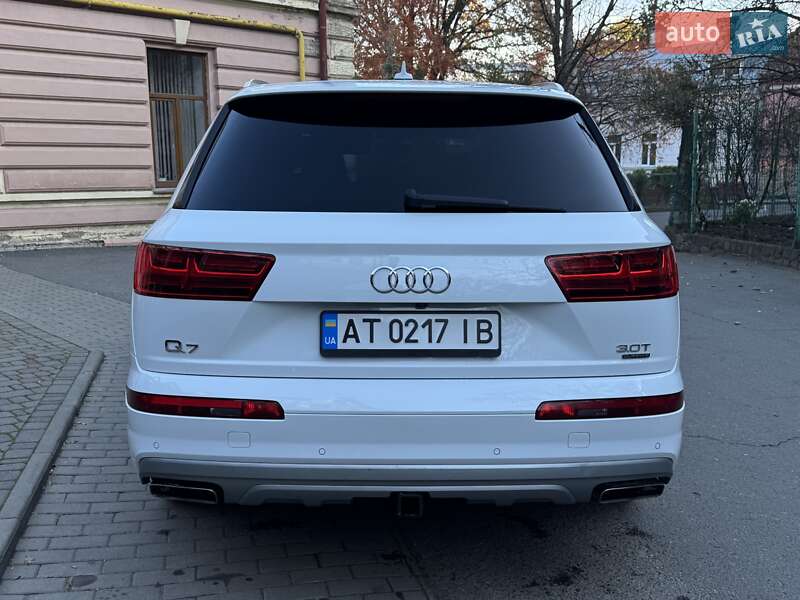Внедорожник / Кроссовер Audi Q7 2017 в Черновцах