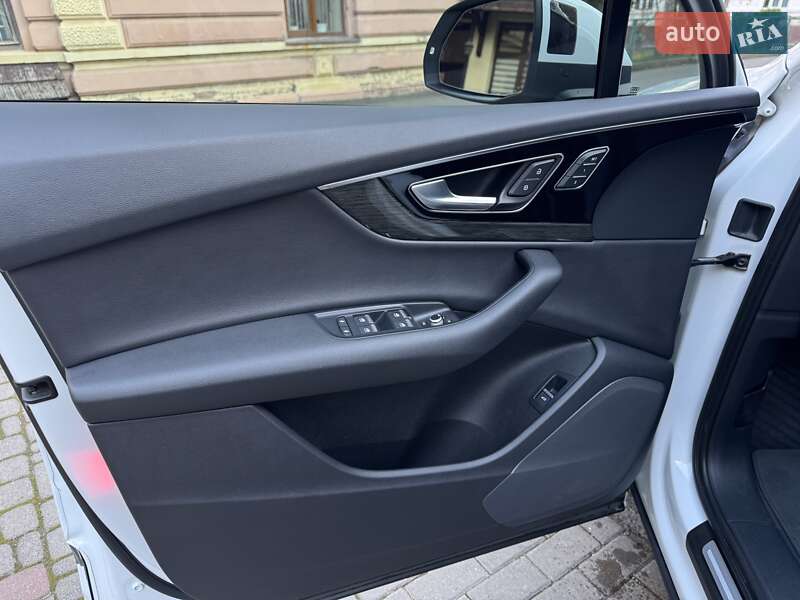 Внедорожник / Кроссовер Audi Q7 2017 в Черновцах