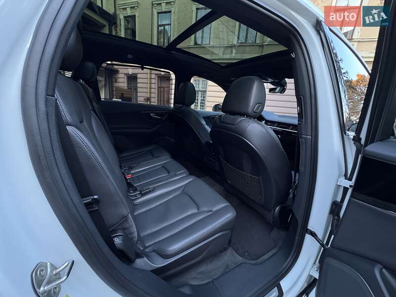 Внедорожник / Кроссовер Audi Q7 2017 в Черновцах