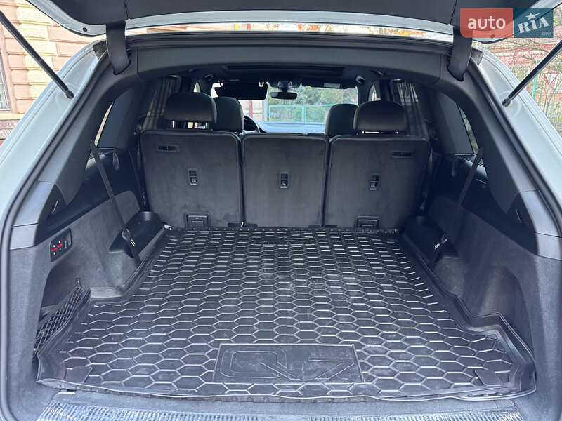 Внедорожник / Кроссовер Audi Q7 2017 в Черновцах