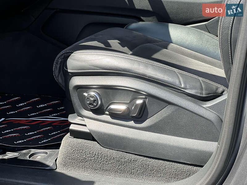 Позашляховик / Кросовер Audi Q7 2017 в Ужгороді