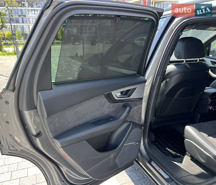 Позашляховик / Кросовер Audi Q7 2017 в Ужгороді