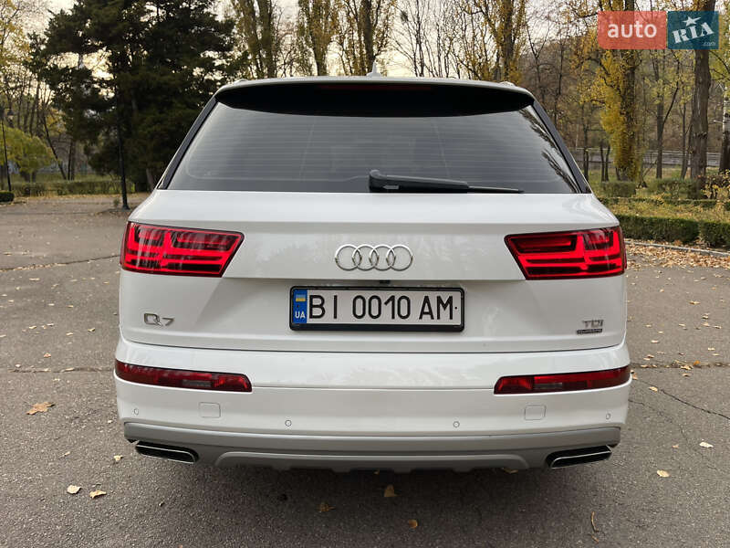 Внедорожник / Кроссовер Audi Q7 2015 в Киеве