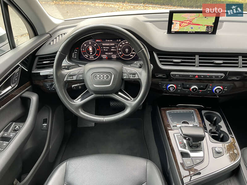 Внедорожник / Кроссовер Audi Q7 2015 в Киеве