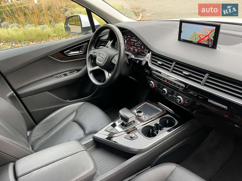 Внедорожник / Кроссовер Audi Q7 2015 в Киеве