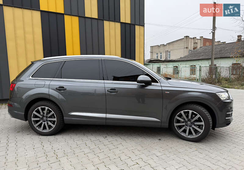 Внедорожник / Кроссовер Audi Q7 2016 в Баре