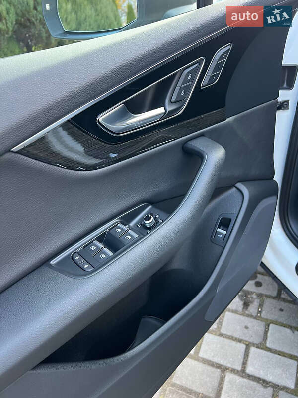 Позашляховик / Кросовер Audi Q7 2016 в Львові